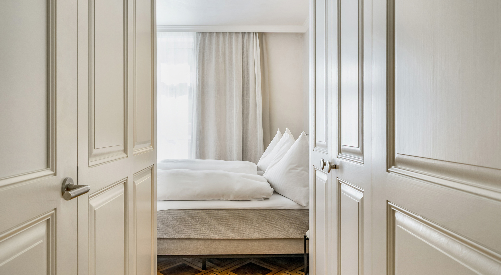 Hands-on people handbook for hotels